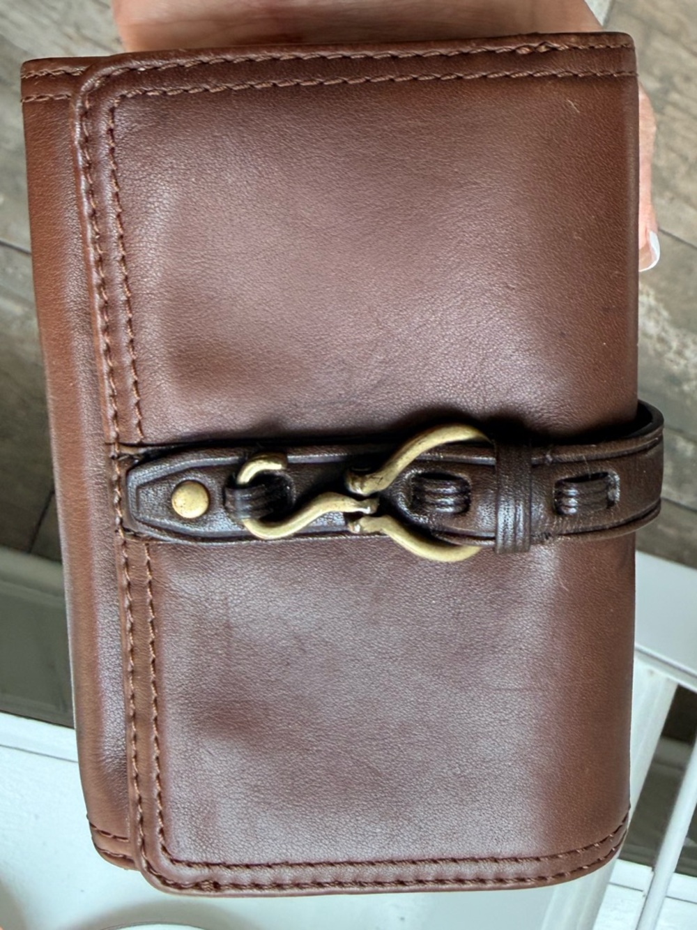 Cole Haan Accordian leather wallet with snap closure equestrian style hardware - Picture 8 of 10